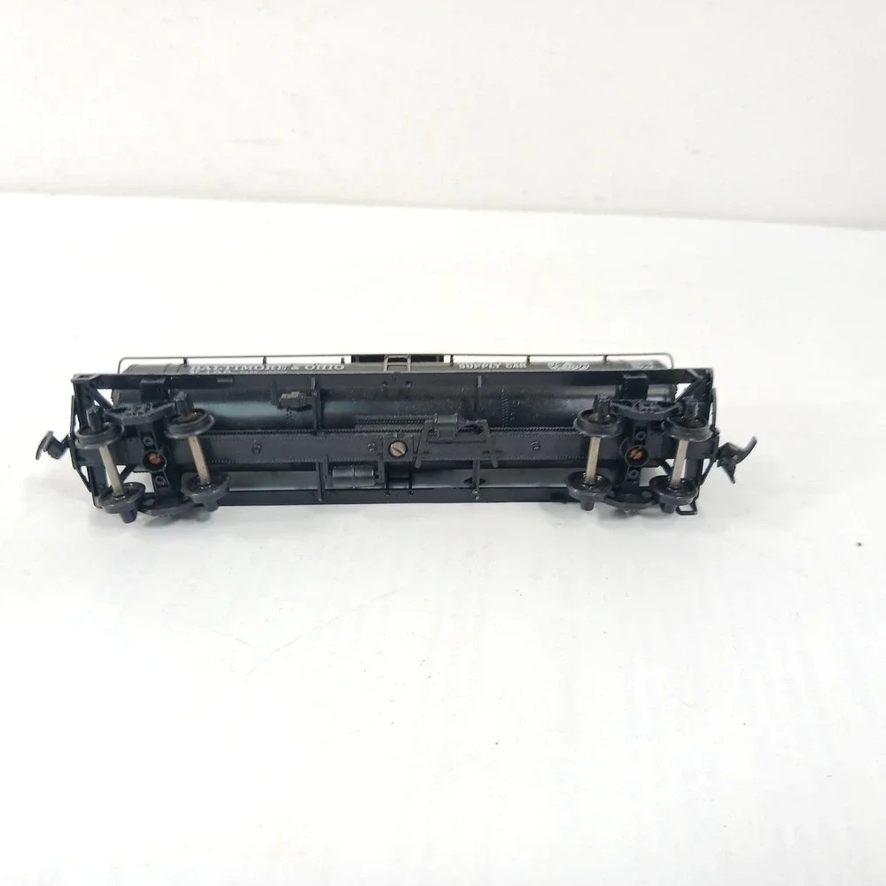 Athearn 1577 Baltimore & Ohio 40 Ft Single Dome Tank Car HO Scale Black B&O X409